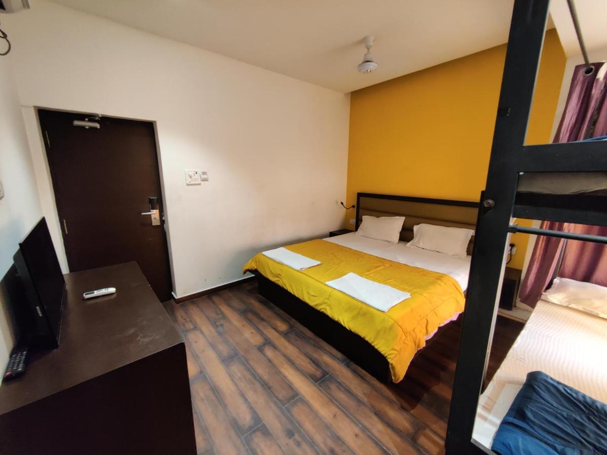 Joey'S Hostel Agra Агра Екстериор снимка