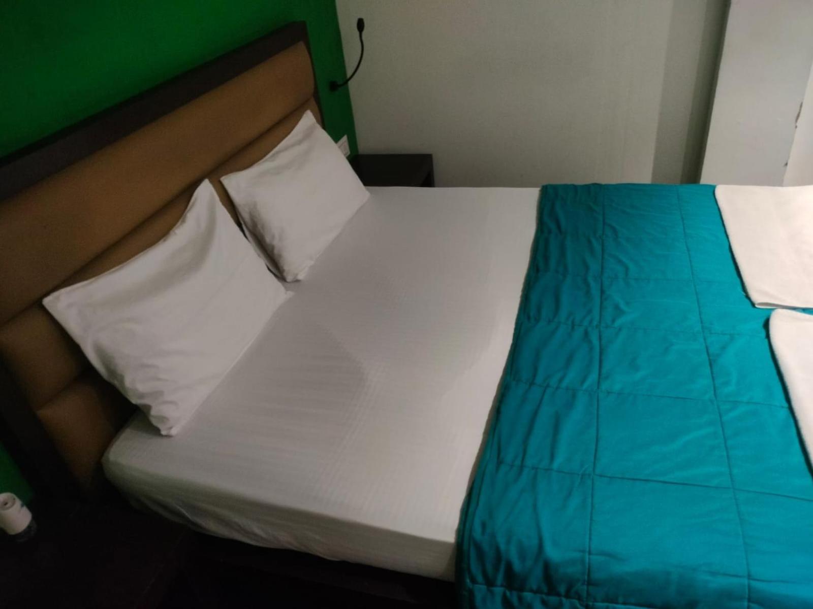 Joey'S Hostel Agra Агра Екстериор снимка