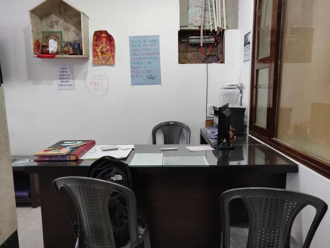 Joey'S Hostel Agra Агра Екстериор снимка